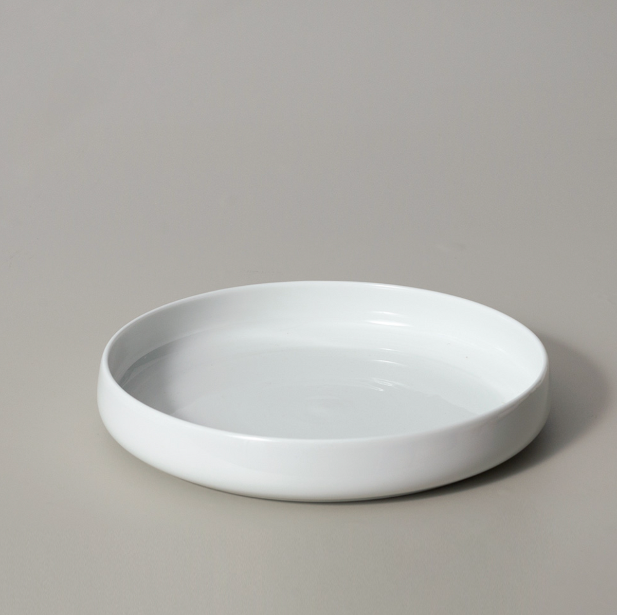 White Round Main Plate Large - 둥근 소반 접시 (대)