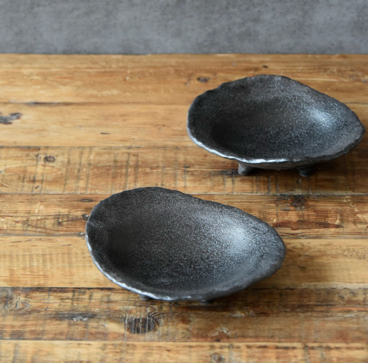 DOLL Black Footed Serving Bowl Small | 굽다리 (소)