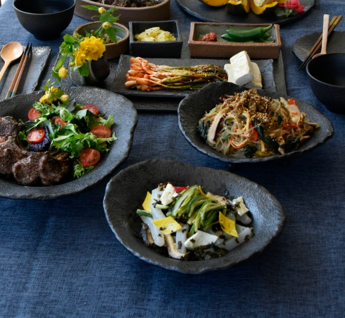 DOLL Black Footed Serving Bowl Small | 굽다리 (소)