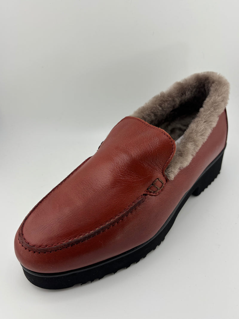[T. RABOTIN] GAB SHEARLING LOAFER - BRICK
