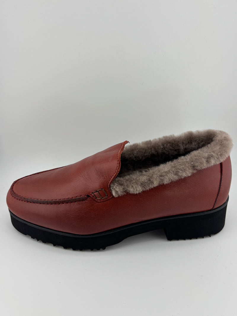 [T. RABOTIN] GAB SHEARLING LOAFER - BRICK