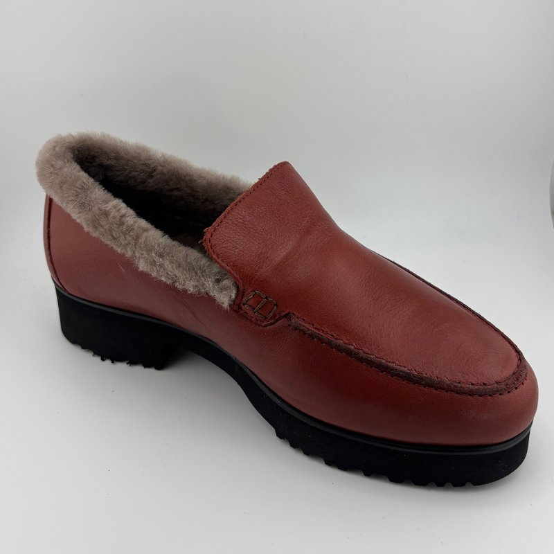 [T. RABOTIN] GAB SHEARLING LOAFER - BRICK