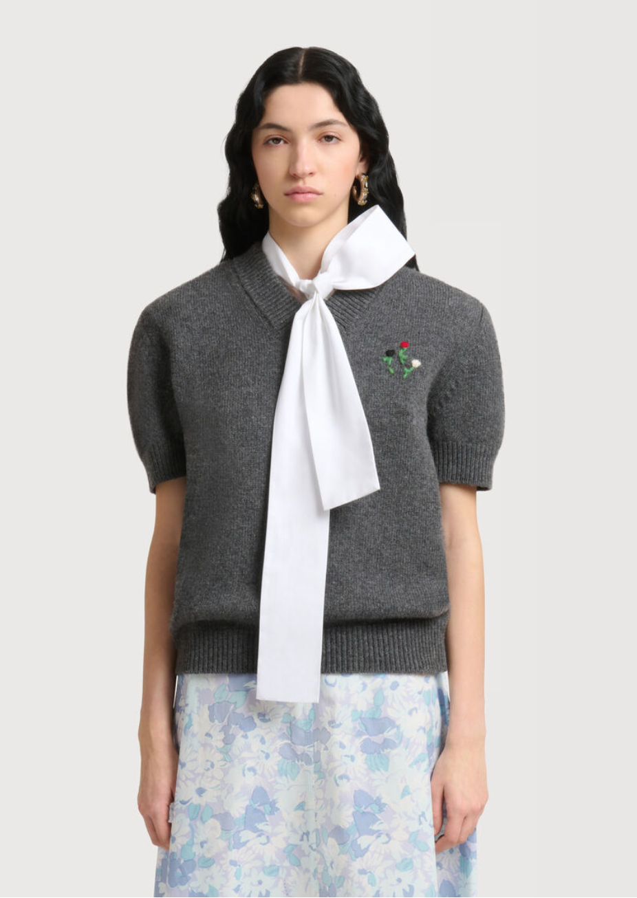 Grey wool-cashmere jumper with embroidered flowers