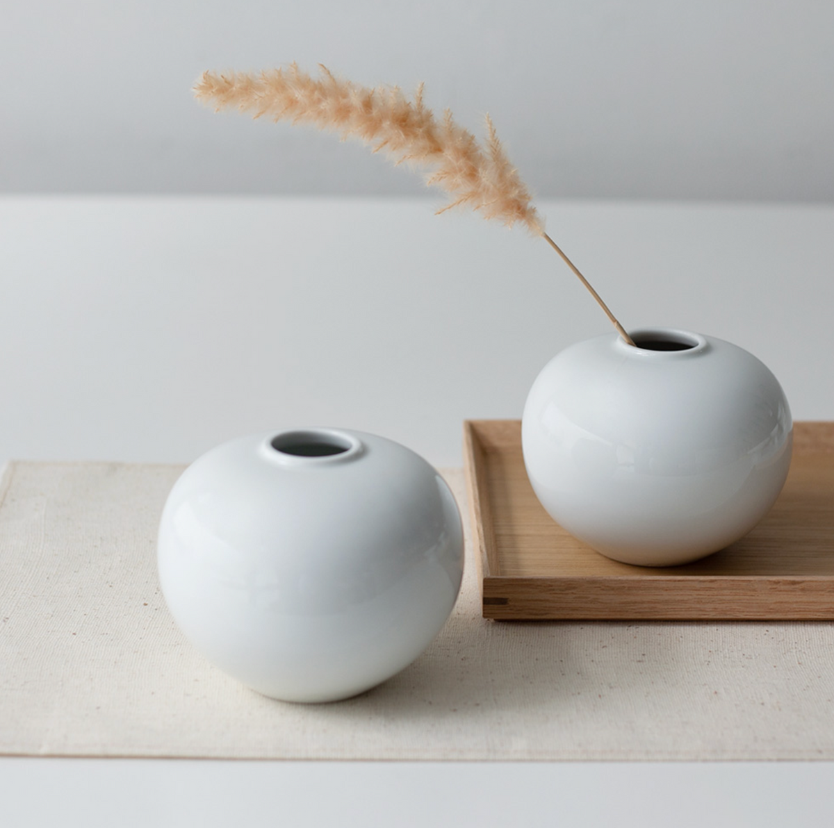 Single-Stem Porcelain Vase - 한송이 화병