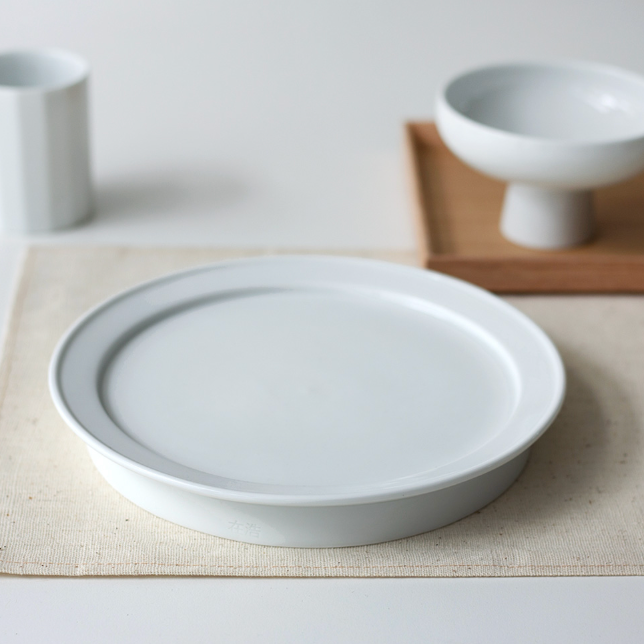 White Round Rimmed Plate - 둥근 전 접시