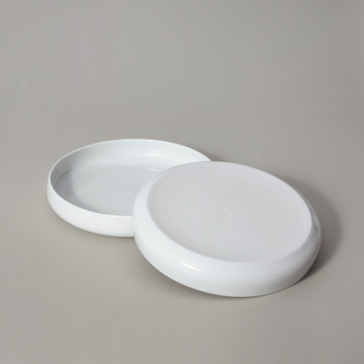 White Round Main Plate Large - 둥근 소반 접시 (대)