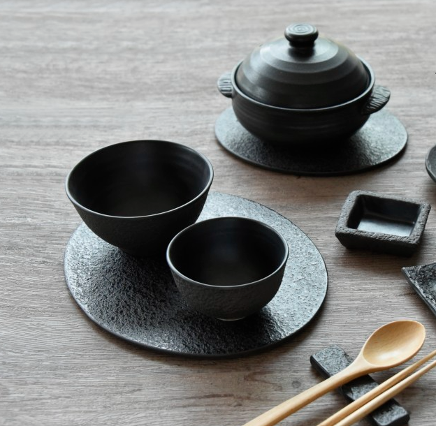 Vintage Black Oval Stone Plate Medium | 타원 플레이트 (중)