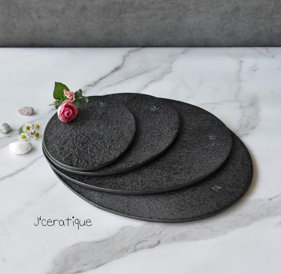 Vintage Black Oval Stone Plate Large | 타원 플레이트 (대)