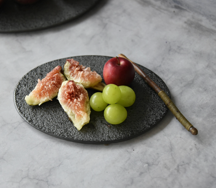 Vintage Black Oval Stone Plate XS | 타원 플레이트 (극소)